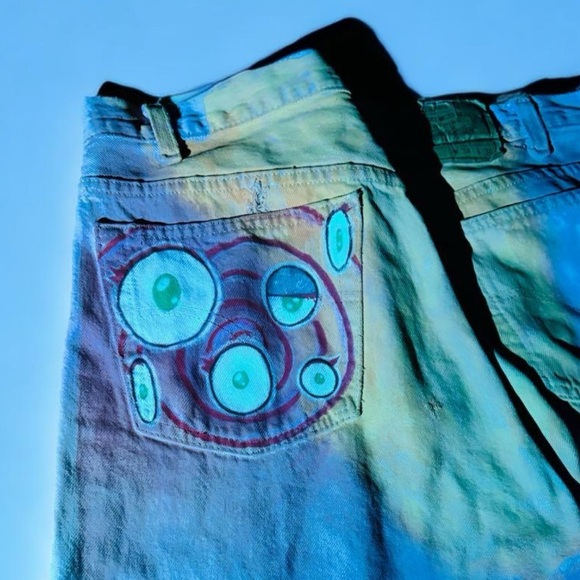 Kids see ghost Levi’s pants - Picture 2 of 4